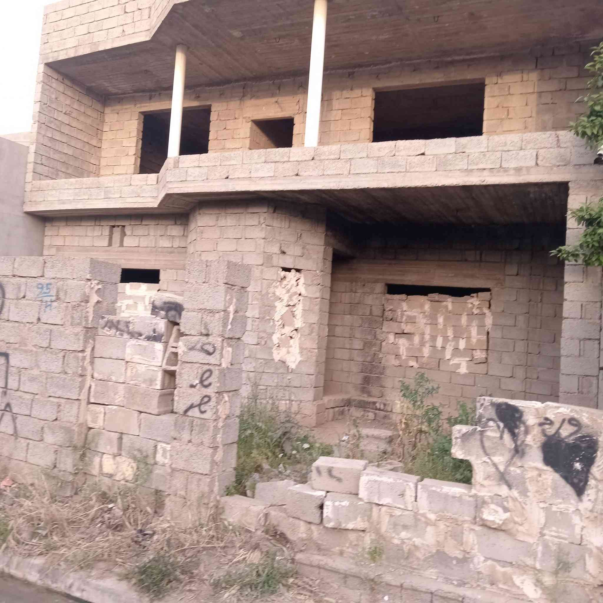 يعلن مكتب ابو يحيى لتجارة العقارات في محافظه كركوك قضاء الدبس  عن بيع بيت هيكل طابقين  في حي گولان المعسكر بالقرب من بيت مدير بلدية الدبس  مساحته ٢٢٠  متر  الطابق الأول يتكون  غرفتين    نوم  هول صحيات داخليه وخارجيه  مطبخ  ب  استقبال  الطابق الثاني غرفتين نوم وهول صحيات  السعر على الخاص كما موضح بالصور أدناه 👇👇👇👇👇👇👇👇👇 للتواصل عبر الأرقام التاليه ***********  يحيى الحمداني ابو عبدالله 
*********** ابو يحيى 
*********** يحيى الحمداني ابو عبدالله
للتوضيح ؛ علما ان دوام المكتب من الساعة التاسعة صباحا لغاية الواحدة ليلا  وجميع أرقام الموبايل اعلا واتس اب  ☝️☝️☝️☝️☝️ فهلا وسهلا بكم في اي وقت حياكم الله جميعا 
   ( التوفيق من الله و للجميع)
