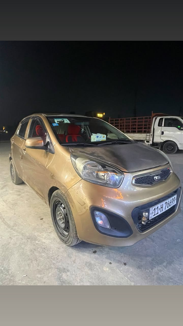 السلام عليكم كيا بيكانتو2012 خليجيه اربعه سلندر١٤٠٠ بدون صبغ ولا ضربه بس اكو شخوط وجراد  ماشيه ١٧٦ السياره مابيه نقص ابد وكلشي شغال وحداديه وصدر جديد وتبريد ثلج سعرهه٧٦ وييه مجال قليل للشراي للاتصال ***********للتوضيح رقم السياره مميز
