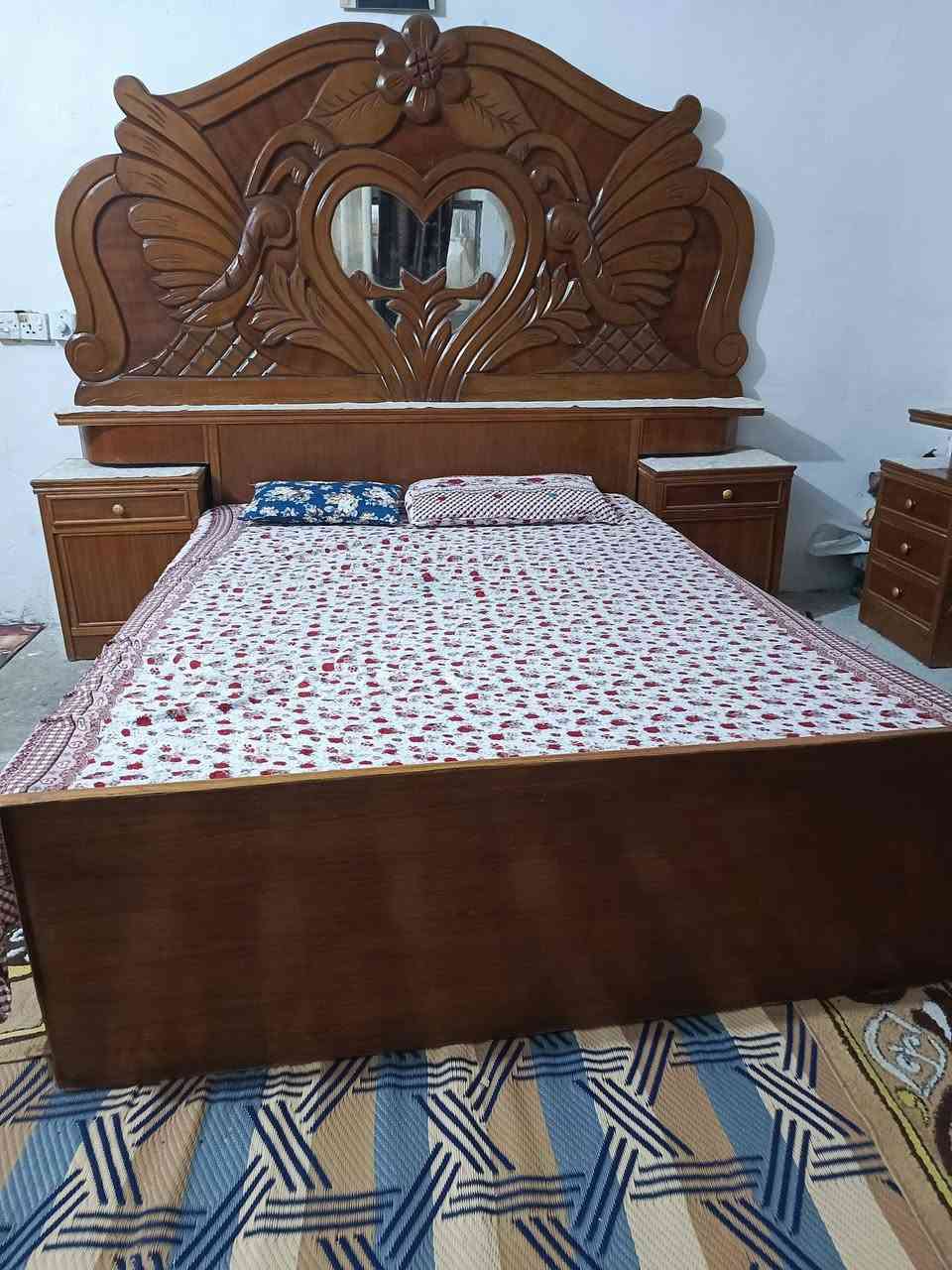غرفه عراقيه اصليه ب500 مكانها في بغداد غزاليه شارع المشجر للاستفسار الاتصال على هذا الرقم ***********

