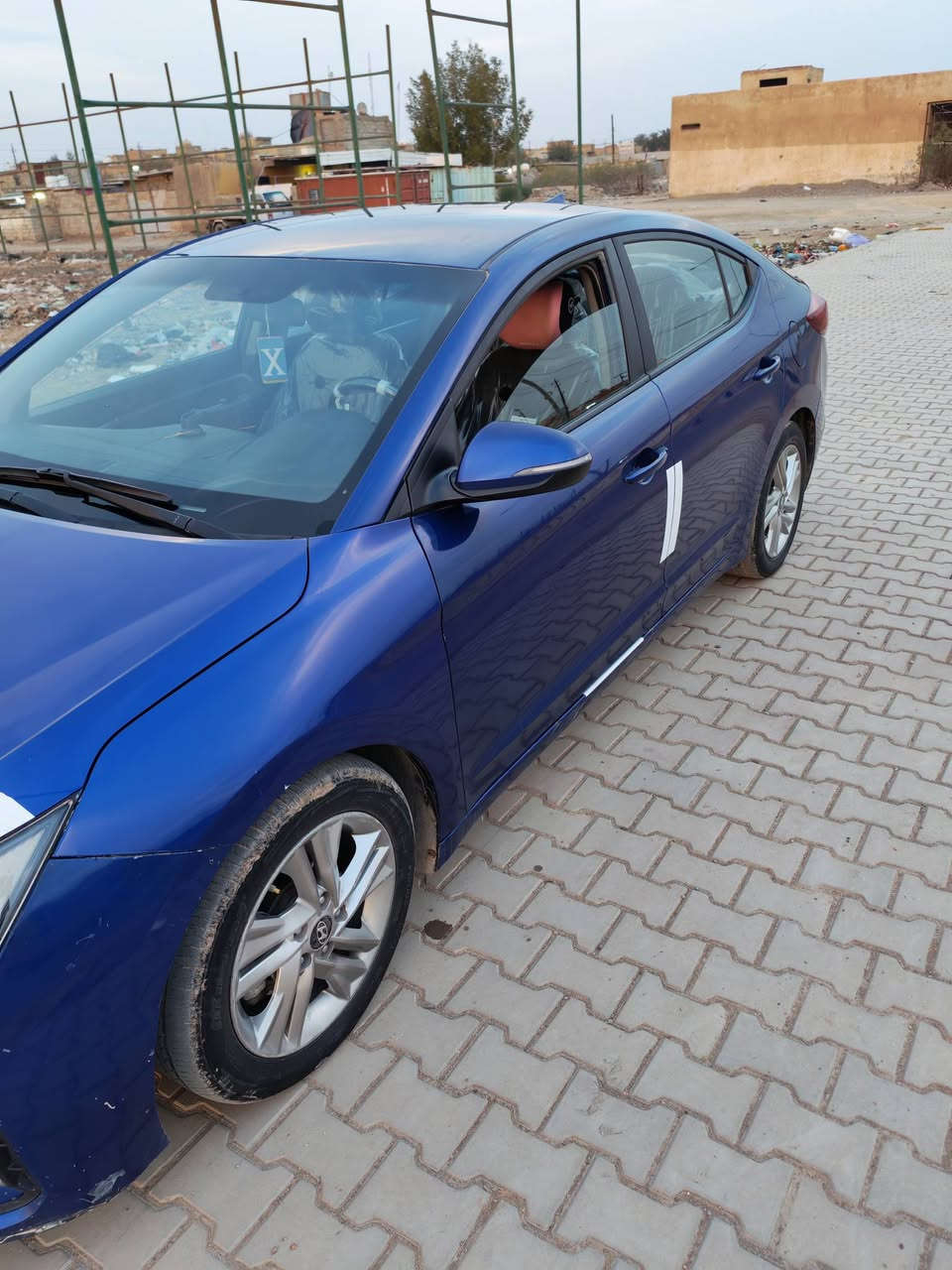 السلام عليكم 
رمضان كريم وتقبل الطاعات 
النترا للبيع او مراوس حسب القناعه موديل 2019 لو حبري السياره جديده جداً مكينه 2000 دوش كير اي تي كفاله كير مكينه تبريد تدفئة نص مواصفات ضرر السياره كلير البنيد والجاملغ الامامي بدون ضرر شرط السونار بجم كبس دواخل جدد 
رقم بغداد سنويه باسمي لغايه 2030 مكانها بغداد الحسينية ما الراشديه 
السعر 127 بيها مجال جداً بسيط 
الاتصال 
***********
