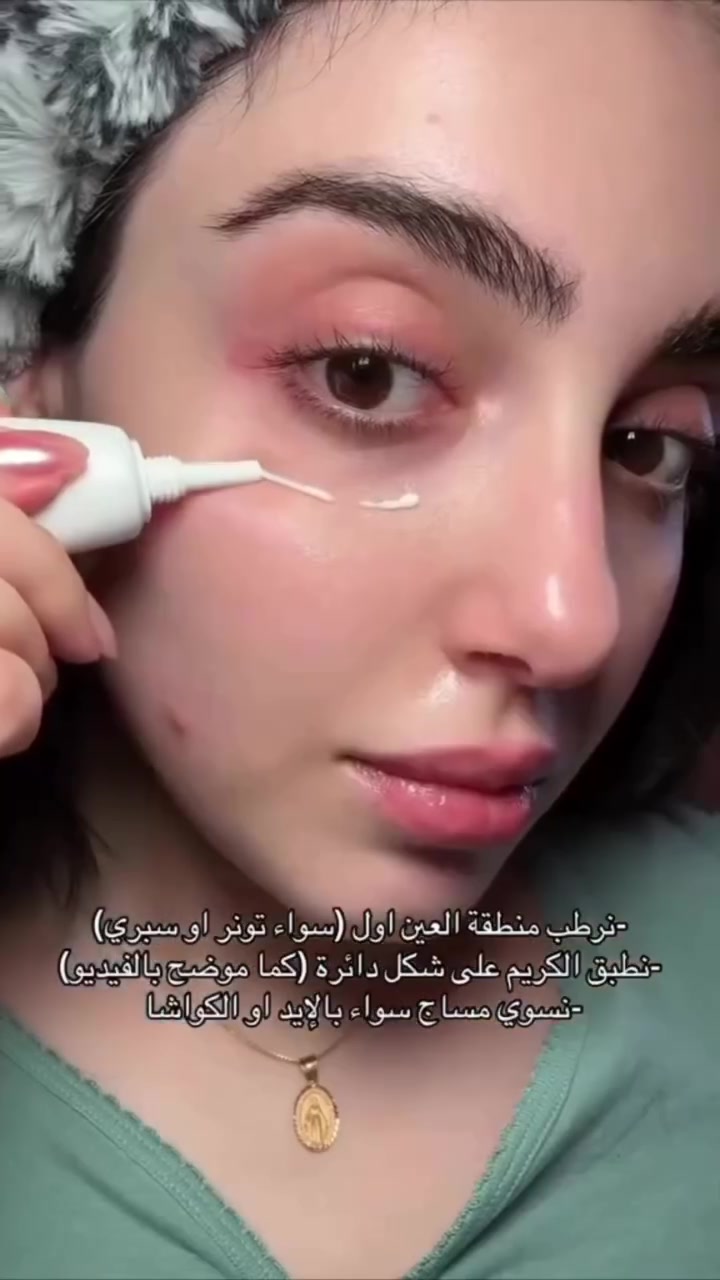 كريم العين نوني ألتيميت من سيليماكس مو بس يرطب…
هو حل متكامل لمشاكل محيط العين 💫

🌿 36.26٪ مستخلص فاكهة النوني
🌱 باكوشيول = بديل طبيعي للريتينول
💧 زبدة الشيا + زيت الجوجوبا = ترطيب عميق
🧪 نياسيناميد لتفتيح الهالات

✨ فوائده:
✔️ يفتح الهالات السوداء
✔️ يرطب بعمق من أول استخدام
✔️ يقلل التجاعيد والخطوط الدقيقة
✔️ يرفع الترهلات حول العين
✔️ قوامه خفيف وسريع الامتصاص
✔️ وآمن جدًا للبشرة الحساسة 💖 (pH متوازن 7.45)
المنشأ كوريا الأصلي 🇰🇷🇰🇷


**إذا كنت صاحب هذا الإعلان وتريد حذفه لأي سبب، رجاءا أرسل رسالة إلى الدعم الفني**