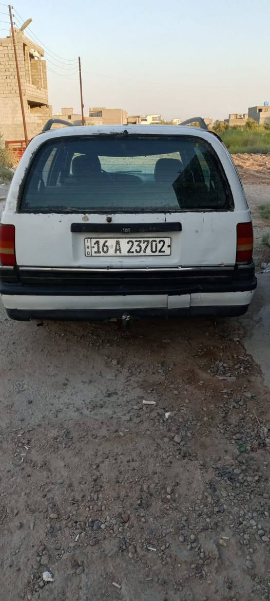 سياره اوبل للبيع موديل 93 رقم قادسيه انكليزي السياره كامله فقط نقص النوزلات تعبانه السعر 12 وبيها مجال بسيط العنوان الدورة هوررجب للاتصال ***********
