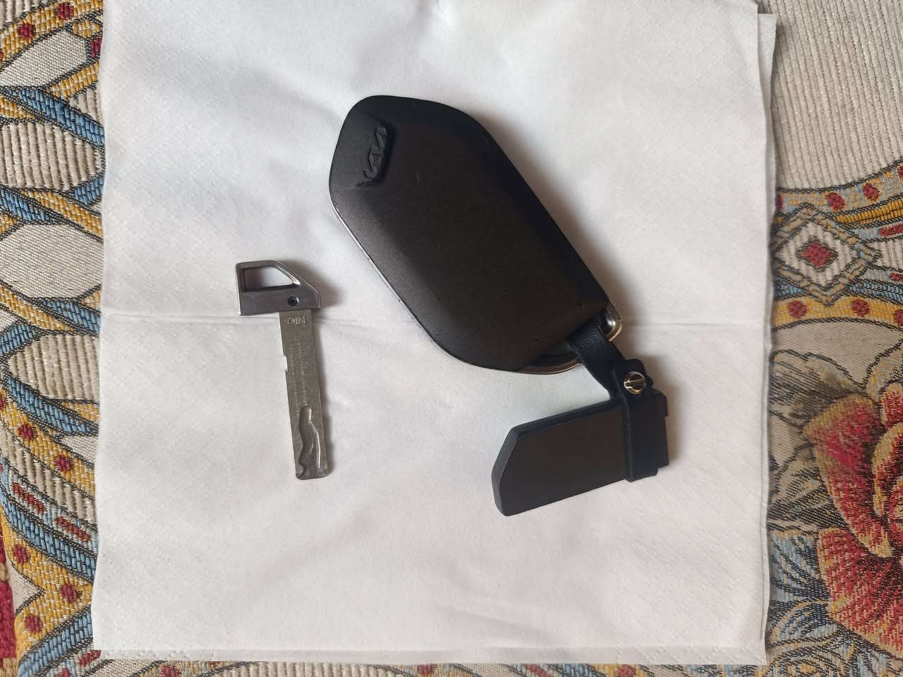 السلام عليكم شباب شباب بصمه كي 5 موديل 25 جي تي لاين بصمه تجي هي وسويجه سعرها 150 دولار وبيها مجال رقم تلفوني ***********
