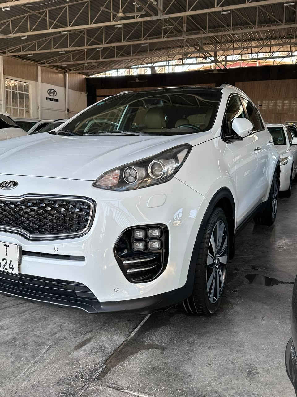 السلام عليكم
كيا سبورتج 2019 خليجي 

رقم بغداد انكليزي

عداد المسافه 90  الف 

المواصفات
محرك 2000 دوش 
بصمه ابواب وتشغيل 
سقف بونراما 
كشنات الاماميه  كهرباء 
داخل جلد 
شاشه
كامره خلفيه 
حساسات امامي خلفي 
سايد بريك دكمه 
اوتو هولد 
درايف مود وضع قياده
فول تحكم ستيرن 
داخل وخارج زينون  
مجموعه اصوات JBL
تبريد قطعتين
بك لايت لد
مري شفط + اشاره 
كشافات زينون 
ترحيب عند الاقتراب
اريل انفكيشن 
زراكات لايت 
وبعد بيها مواصفات 
***********
بغداد الكرخ
