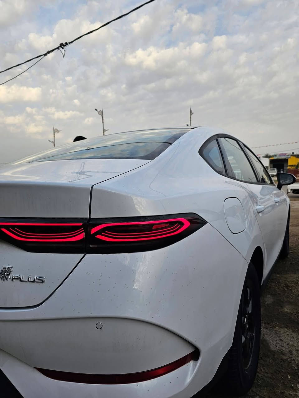 بي واي دي كين بلس DM-i موديل 2025  
متوفر مرقم جاهز .بغداد .أربيل
 زيرو كم |
 فول مواصفات 
• المحرك: 1.5 لتر بنزين + محرك كهربائي (هايبرد DM-i)
• سعة البطارية: 8.8 كيلو واط ساعي
• المدى الكهربائي: 50 كم
• (هايبرد): (بنزين + كهرباء)
• سعة خزان الوقود: 65 لتر
• نظام الدفع: أمامي (FWD)
• ناقل الحركة: أوتوماتيك E-CVT
• وضعيات القيادة: EV / HEV / سبورت / إيكو
• حساسات خلفية وكاميرا
• أضواء أمامية وخلفية LED كريستال
• مثبت سرعة
• مرايا قابلة للطي يدوياً
• فرامل يد كهربائية + Auto Hold
▪️فتح صندوق ذكي 

• نظام قيادة ذاتية كامل
• نظام (RSA) للتعرف على لافتات السرعة
• جنوط 16 إنش
• كراسي جلد بتحكم يدوي
• شاشة أمامية 8 إنش + شاشة وسطية لمس 5 إنش
• فتحات تكييف خلفية
• تحكم من المقود
• Bluetooth / AUX / USB
• 4 سماعات
• شاحن BYD أصلي 8 أمبير
مع لوحات  مروريه مميزه 
🦅معرض ألظلال المركزي 🦅

اي استفسار عن طريق الاتصال فقط غير متواجد ع الانترنت

واسط الصويرة شارع المعارض الرئيسي 

***********    واتساب

***********    واتساب
