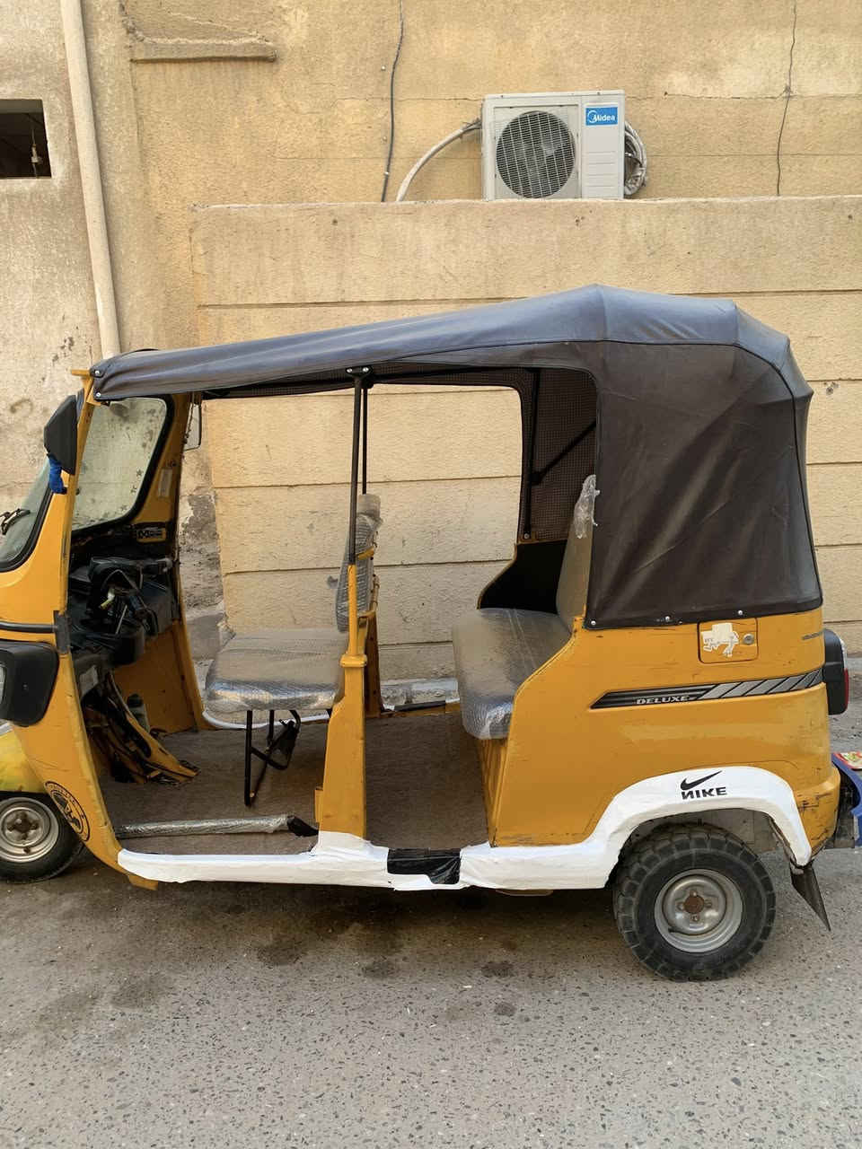 تكتك مديل 18 محرك خير من الله والبدي شوف العين بيه شويه خياسات جادر وحديد كله جديد التكتك أوراق كامله السعر 3 ونص  عنوان بصره الجمهوريه أتواجد واتساب ***********
