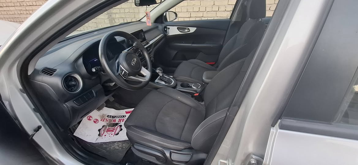 سلام عليكم 
سيراتو خليجي ٢٠١٩ للبيع 
محرك ١٦٠٠ 
السياره رقم اربيل بأسمي ماشيه ٩٨ الف كيلو 
باتري جديد مسويلهه ادامه منظومه بانزين صار شهرين والسياره على ايدي 
جاملغ امامي صفحه اليمنه مصبوغ وبيهه بارد جاملغ خلفي  صفحه سايق صور الطخات موجوده عندي
السعر١٣٣ وبيهه مجال بسيط
