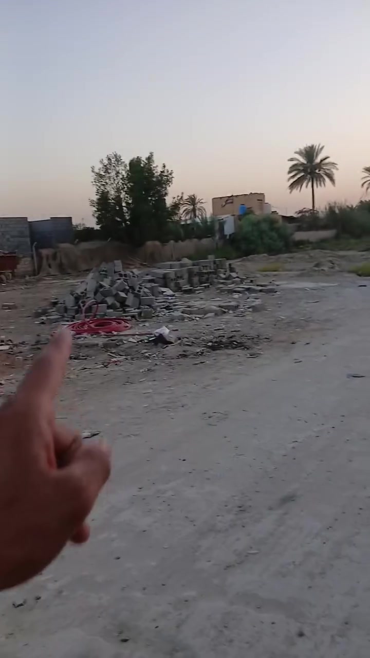 دار للبيع مشتمل بحي صالح قرب مدرست نبي الله شعيب البيت يتكون الرضي من غرفه نوم وصاله وحمامات ومضيف ومطبخ الطابق الثاني سنتويج غرفه وهول وباقي التفاصيل بل فيديو ***********
