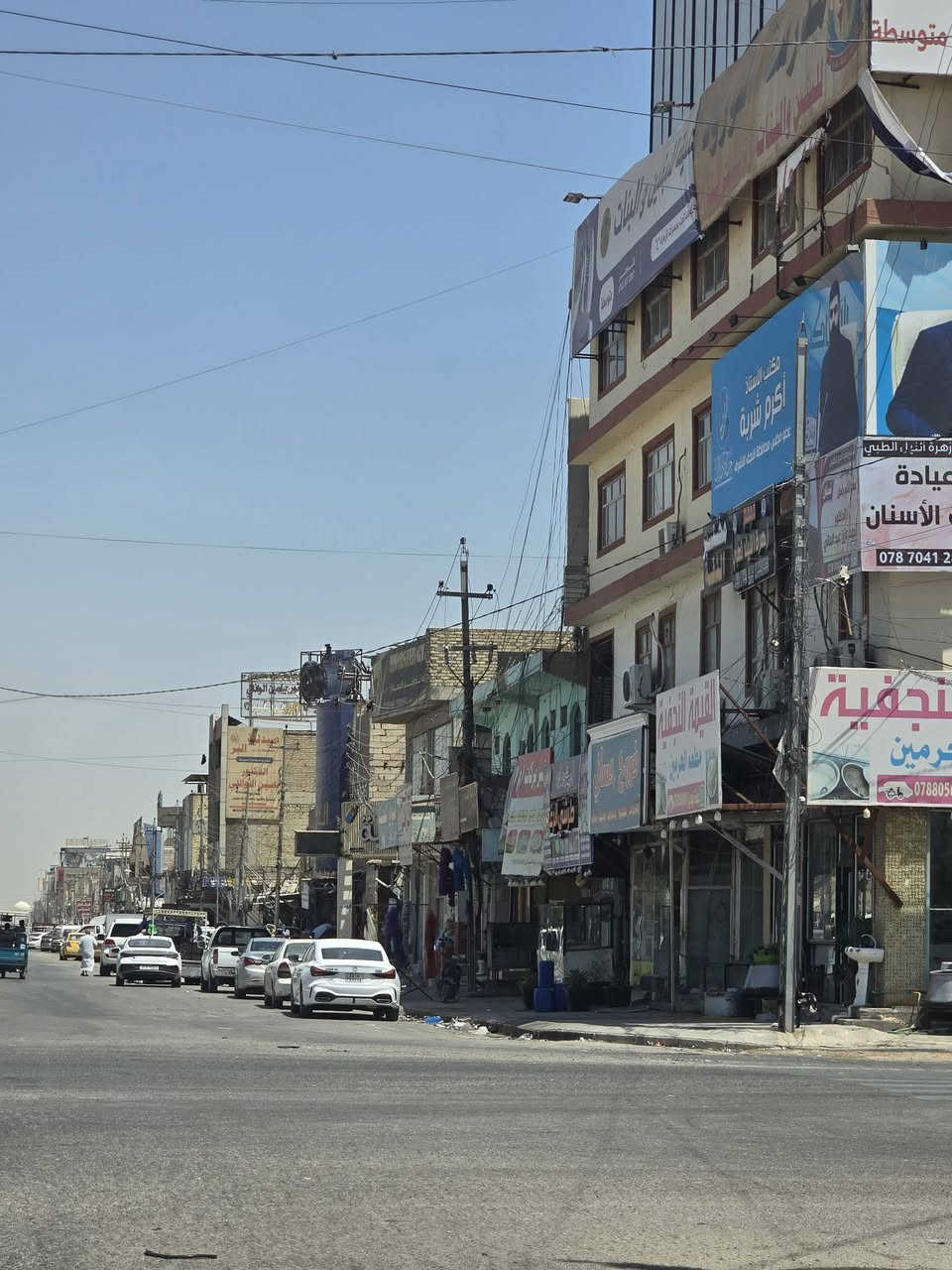 🏠للبيع.....للبيع.....للبيع 🏠
عرض مميز 🤩🤩🤩
بيت (200 ) متر طابق واحد حي العسكري مدارس في النجف الاشرف 
خلف الشارع التجاري بصف الركن خلف صيدلية النيزك الي صايره ركن العسكري باتجاه الكبل
بناء اعكادة قوي وانظيف يحتوي على :
غرفتين اكبار قياس الغرفة الواحدة 5*4
صالة كبيرة 6*4
مطبخ كبير 5*4
استقبال 6*4 ونص
حديقة 
طارمه للسياره 
حمام وتواليت خارجي
حمام وتواليت داخلي 
البيت كله كاشي وسيراميك مع بعض الاضافات اكثر موقع مرغوب بالعسكري للسعر وباقي التفاصيل مراسلة الرقم واتساب
***********
