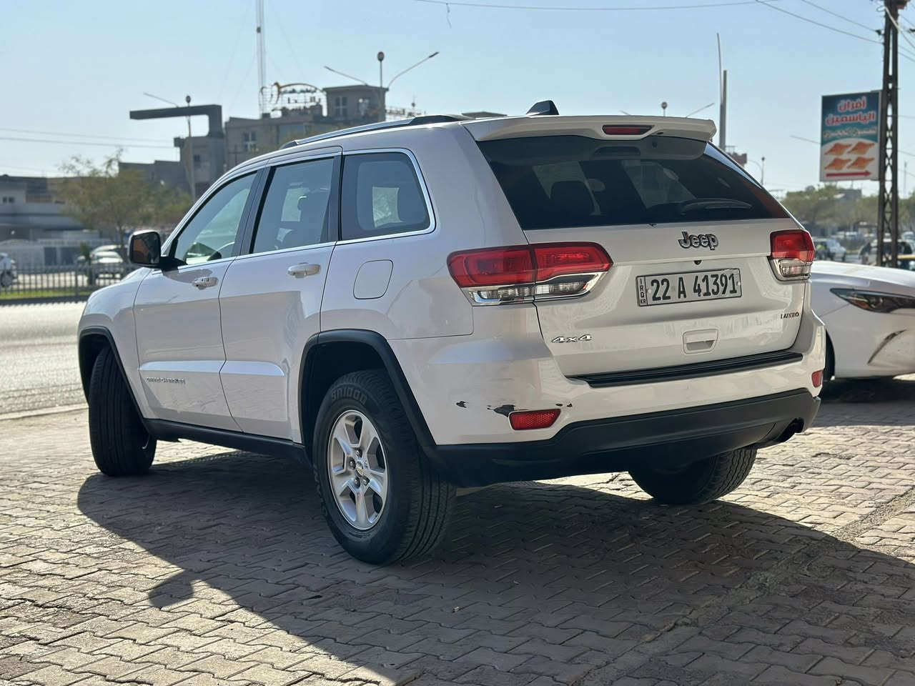 السلام عليكم
جيب شيروكي 2016 لاريدو 

وارد امريكي  داخله كلين وصار بيها حادث بيدي بدلت جاملغ وبنيد بلادي حته الدعاميه بدون صبغ نفس اللون وصار تصليح كلش خفيف بحافة البطانه موضح بل صور وباقي السياره كفاله كير ومكينه وشواصي مكاني كركوك السعر 190$ وبيها مجال

مامتواجد خاص اذا شراي اتصل/***********
