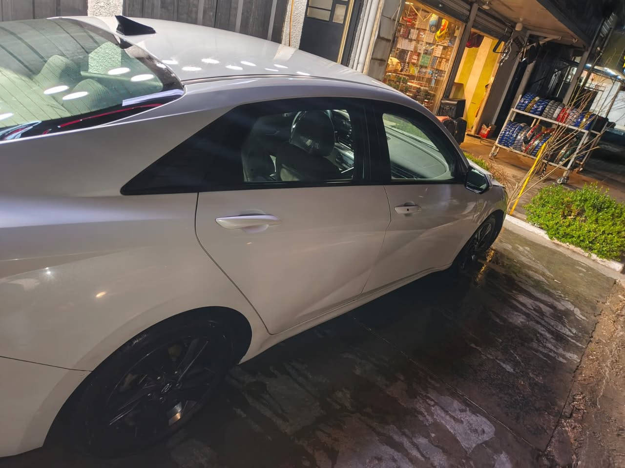 السلام عليكم النترا 2021 وارد امريكي فول مواصفات عدا الفتحة حادثها جاملغ ايمن وبنيد فقط بدون دواخل ايرباك استيرن فقط محرك 2000 دوش المواصفات / بصمه تشغيل + بصمه ابواب / شاشه جبيره / تحكمات مقود جهتين / سياره جاهزه بدون نقص 
محرك وكير مكفولان ما مفتوحات شاصي لغد مكفول 
صور الحادث بلمنشور السعر 145 مكلف بالنشر الشراي يتصل واتساب ***********
