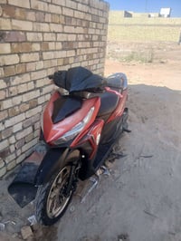 للبيع هوندا ياباني دراجه جديده بس صارلي فترا تاركهه بعد ما تشتغل ولفات...