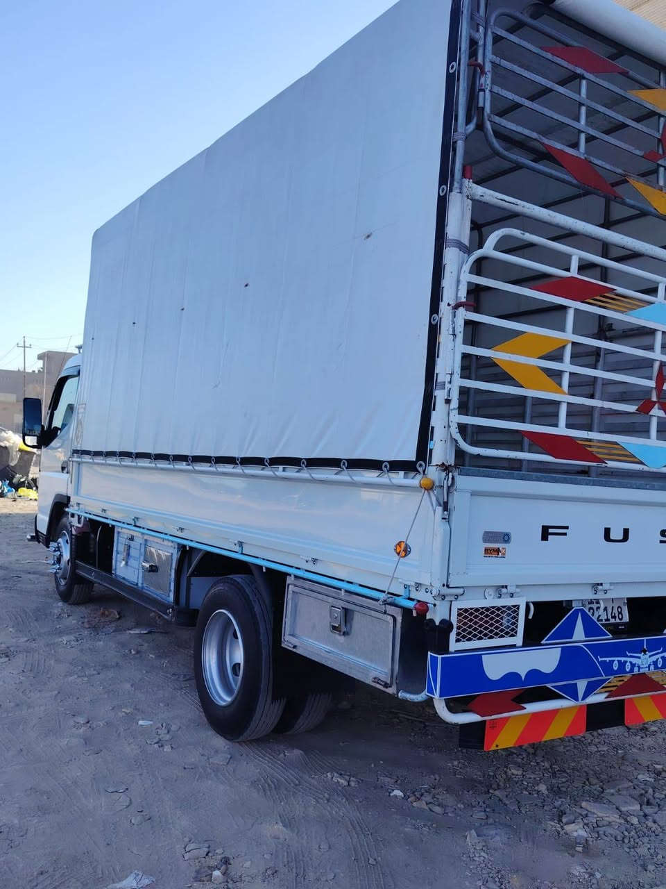 السلام عليكم كنتر موديل 2025 للبيع رقم بغداد باسمي سياره جاهزة ماشيه 28 سياره مكفوله تخم تاير محور 17اونص تانكي كاز 200لتر مكاني بابل مركز المدينة شراي يتصل ***********
