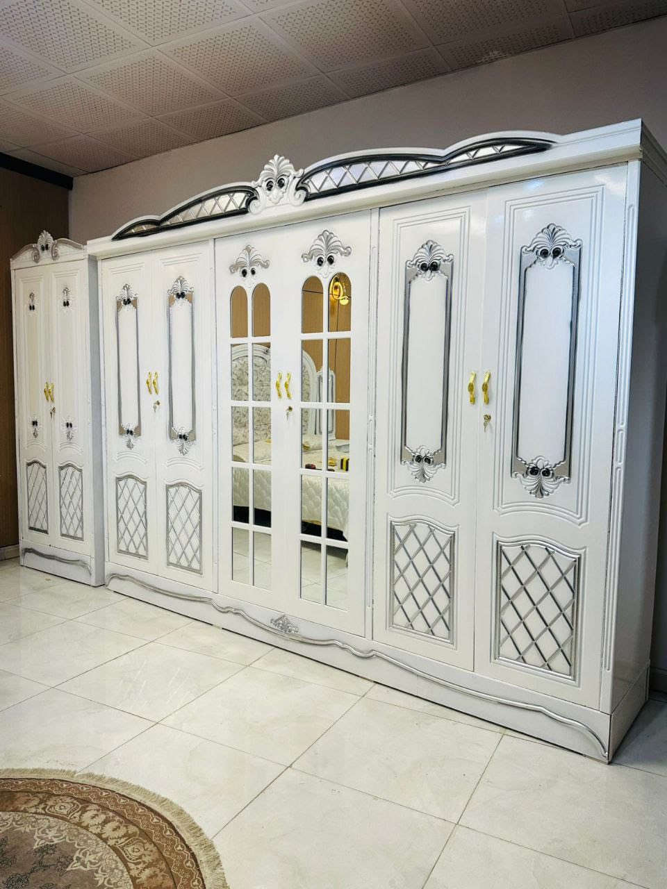 السعر ( مليون ) فقط😍

غرف نجاره عراقيه 💯💯

تتكون من ١٠ قطع 

عرض الكنتور٣مترات و٢٠سم

ارتفاع الكنتور مترين و٤٥سم

السرير بلوك ٦ ارجل

طول السرير 200 سم 

عرض السرير 160 سم 

الضهر شد براغي

الزاويه بارتفاع الكنتور 

الشازلون والطابوريه 75 الف 

الدوشك 150 الف  ضمان ٥ سنوات


**إذا كنت صاحب هذا الإعلان وتريد حذفه لأي سبب، رجاءا أرسل رسالة إلى الدعم الفني**