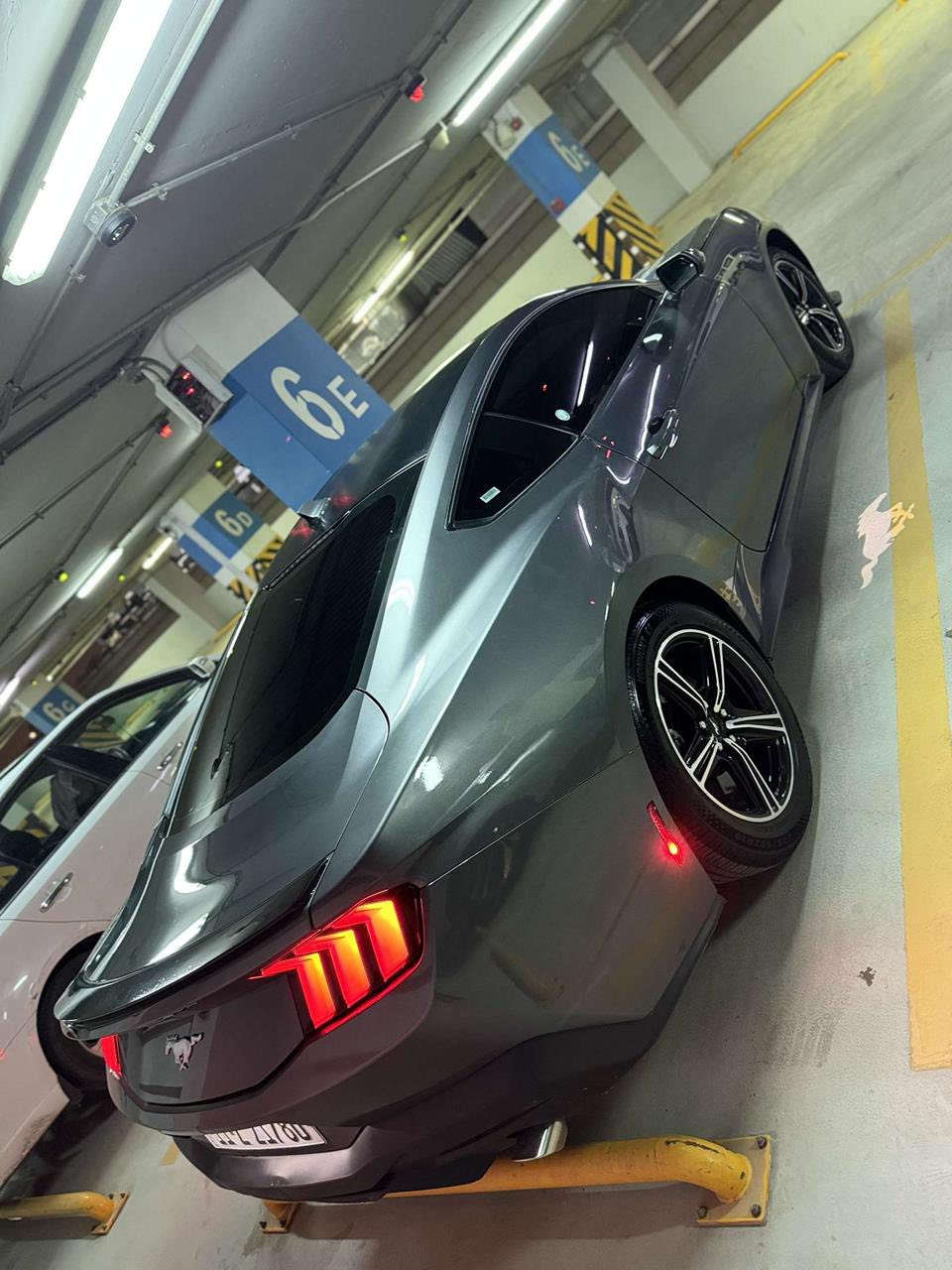 السلام عليكم

للبيع - فورد موستنج *
2024 إيكو بوست بريميم
اللون: إسمنتي
الحالة: حادث موضح بالصور
الموقع: بغداد - العراق
:الوصف 
سيارة فورد موستنج 2024
Ecoboost Premium بكامل
مواصفاتها الرائعة، حالة ممتازة
حادث موضح بالصور بدون
مشاكل ميكانيكية،
جاهزة للاستخدام. السيارة
نخمة ورياضية ومثالية لعشاق
.الأدا والأناقة
:المواصفات الأساسية 
الموديل: 2024 .

المحرك: 2.3 لتر توربو (إيكو •
بوست)
القوة: أدا قوي واقتصادي • في استهلاك الوقود القير: أوتوماتيك .
نظام الدفع: خلفي •
اللون الخارجي: إسمنتي •
الداخلية: جلد فخم 
نظام معلومات وترفيه .
بشاشة لمس
• Apple CarPlay /
Android Auto
حساسات وكاميرا خلفية .
بلوتوث A
مقاعد مدفأة .
مثبت سرعة .
تشغيل بدون مفتاح .
إطارات رياضية أصلية .

السعر 230$ بيع او مراوس حسب القناعه
للاستفسار. ***********
