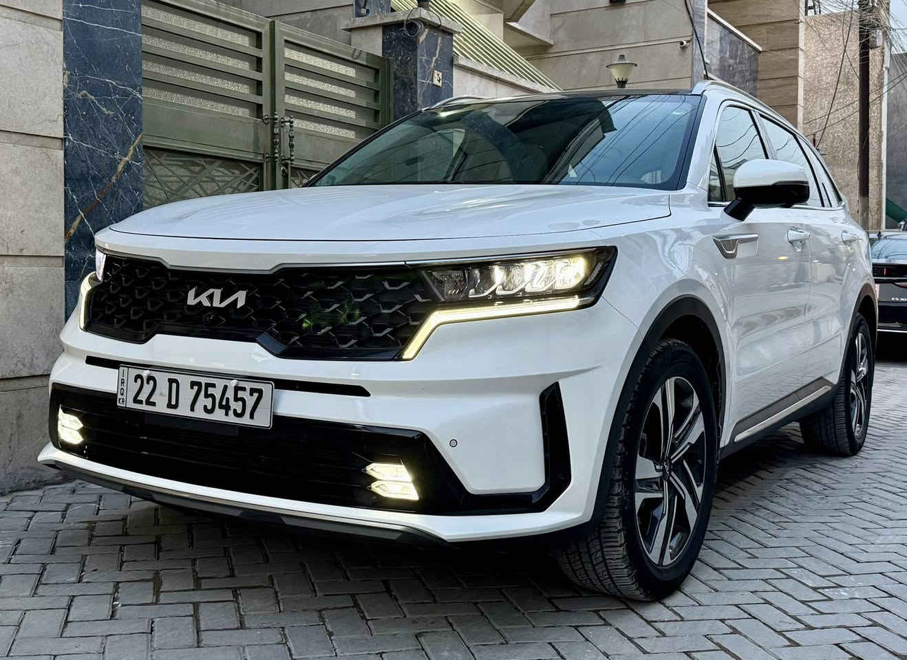 السلام عليكم كيا سورنتو 2022 خليجي فول 1/1 باب اولاعلى فئة معروفة مواصفاتها 4 كامرات بنوراما كشن جلد حار بارد بردات كير ماوس داخل ابيض مكفولة من اي حادث رقم اربيل بسمي وفحص وهزة جديد مكان بغداد رقمي 
***********
