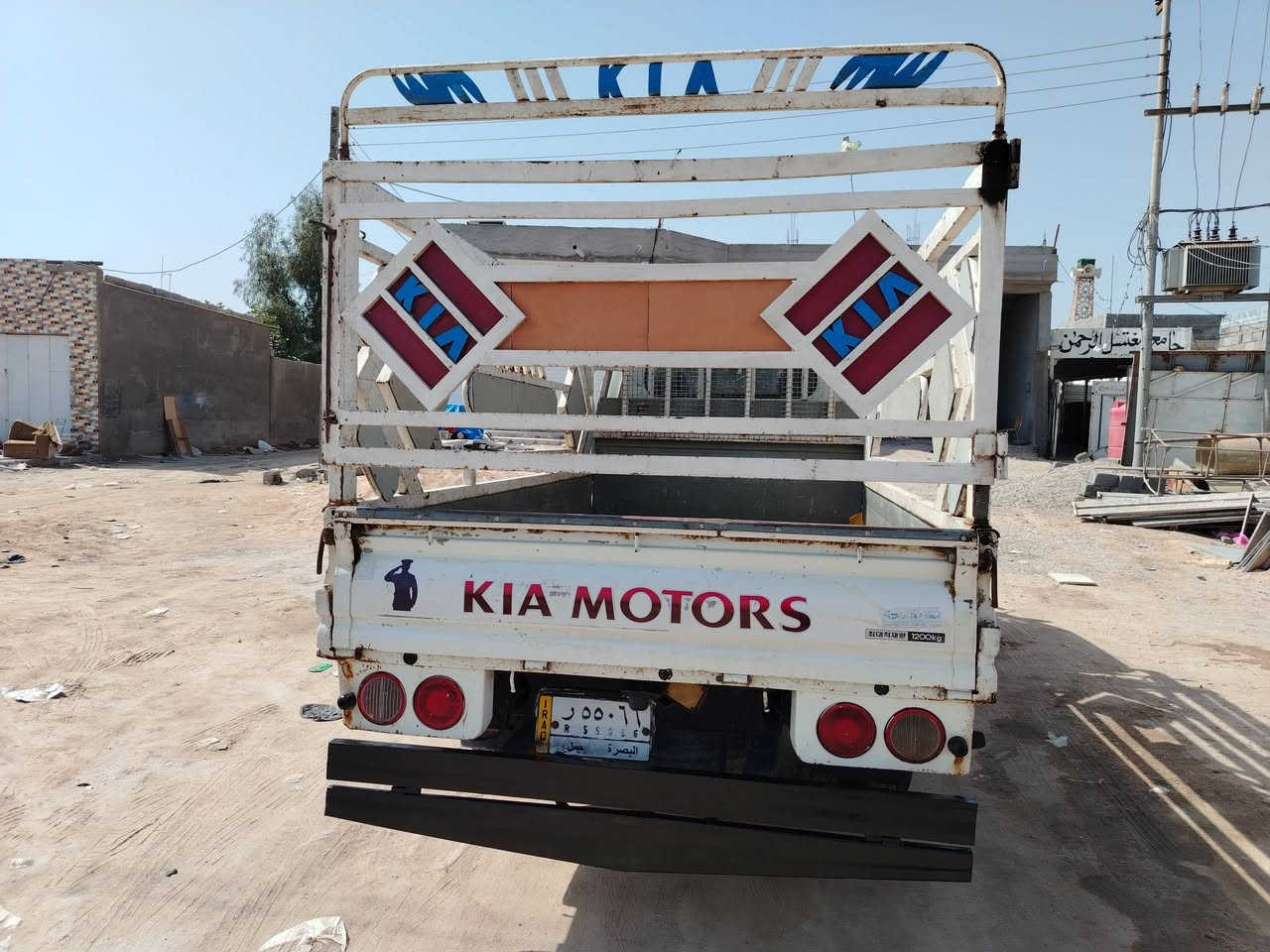 السلام عليكم 
كيا بنكو فحل رقم بصره  
مديل 2011
بأسمي تحويل مباشر 
السياره جاهزه من كلشي 
حداديه جديده توه شادها 
تخم تاير  ياباني جديد  توه شادهن 
مكينه وكير مسكر محور بم ونوزل توتني شادهن 
سياره خير من الله كبل لشارع كلشي ما تخسر عليها مال جناي 

العنوان البصره الهارثه 

رقم ***********
