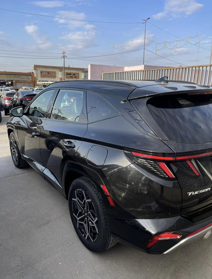 توسان ان لاين N Line 
2023 
حادث جاملغ عكس السايق راجع نفسة صبغ  قطعة وحدة 
مواصفاتهة معروفة فول فتحة تحكمات حساسات تدفئة تحديد مسار اوتو هولد نظام منحدرات اوتو ستارت دفع رباعي 
السيارة اني مستوردهة وصار 6 اشهر عندي مرقمهة قبل شهرين 
باسمي السيارة 
سعرهة 200 وبيهة مجال وبخدمة الطيبين 
***********
