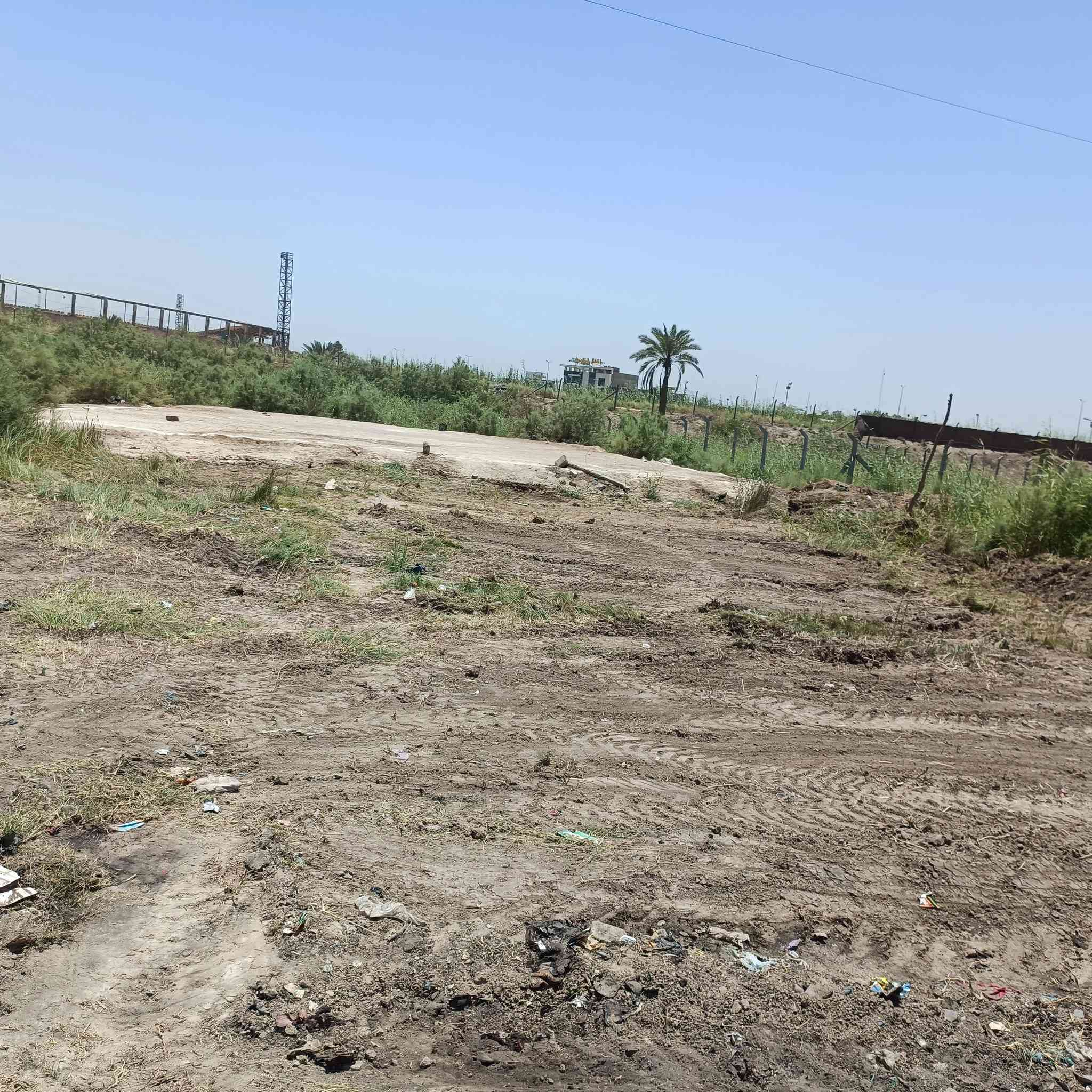 قطعه طابو  زراعي سند 25 للبيع ( المكان وره ملعب الهاشميه / حي الزهراء )
كافه الخدمات واصله يمها من ( كهرباء / ماء )
السماحه ( 200 ) متر 

التواصل ع الرقم ( *********** )
