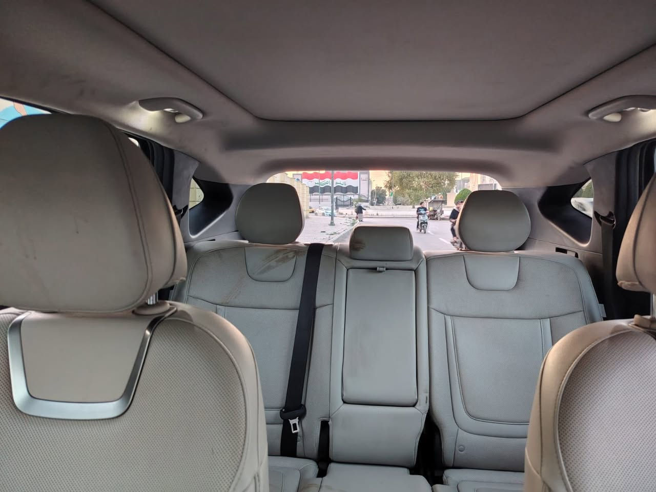 سلام عليكم 
توسان 2025 وارد امريكي 
مكينة 2500 gdi 
حادثهة كما موضح بلصور 
السيارة فول مواصفات 1/1 اعلى فئة 
رقم بغداد 
السعر 215 وبيهة مجال 
***********
