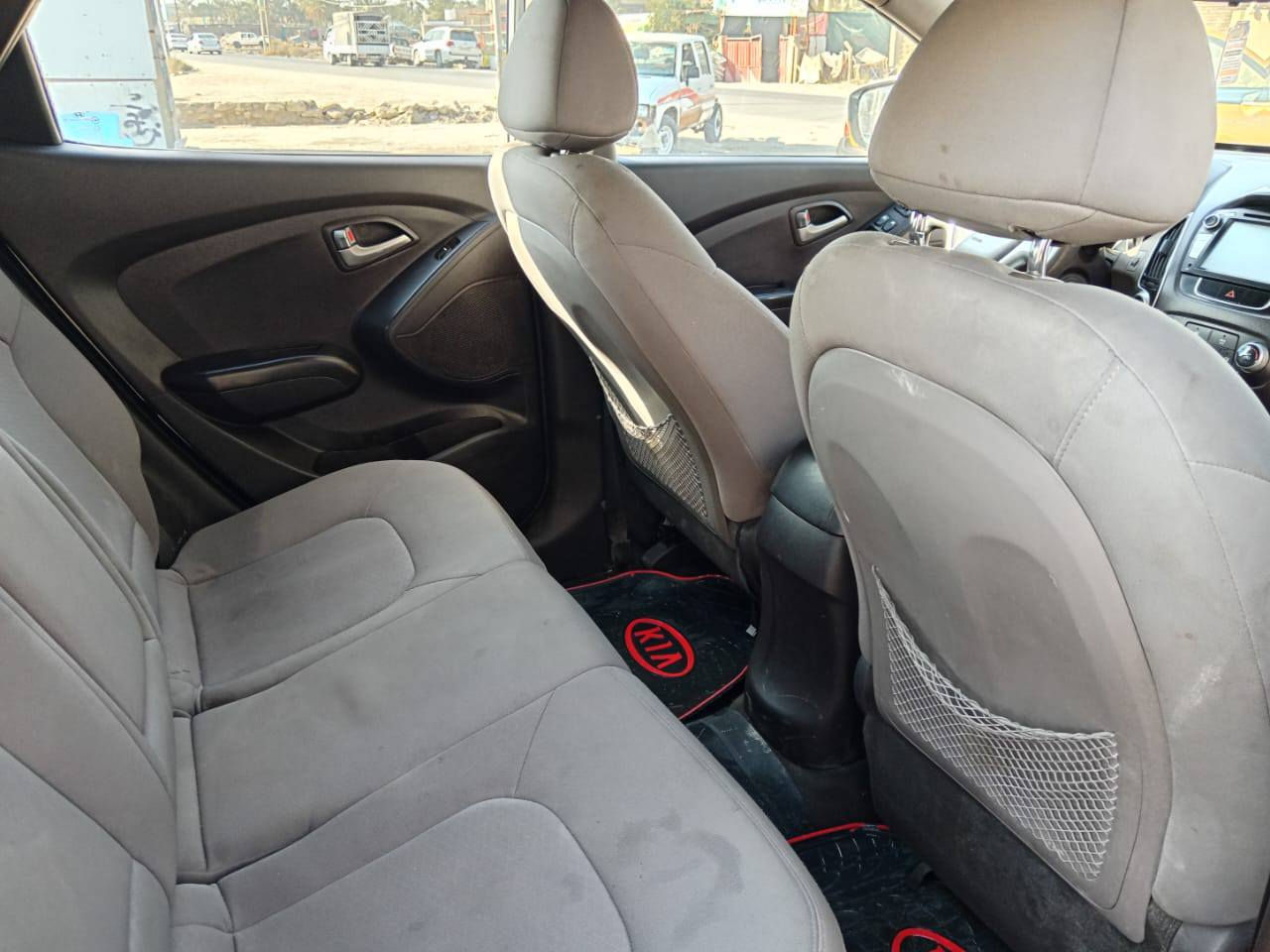 هونداي توسان  خليجي 2013 اللون سلفري
مكينة 2000 مكفول 
كير مكفول 
حدادية جديدة 
تخم تاير جديد
كفالة عامة ماعدا بارد بالجاملغ الخلفي 
تدفئة تبريد شغال 
تحكم ستيرن كاميرا خلفية بلادي + شاشه 
سيارة نظيفة افضل من الصور بهواي 
مكان السيارة بالسماوة 
بيع مستعجل للتواصل على الرقم *********** السماوا, المثنى
