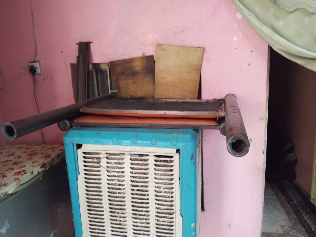 عندي سرير للبيع سعر 25 الف الاتصال على هذا الرقم ***********
