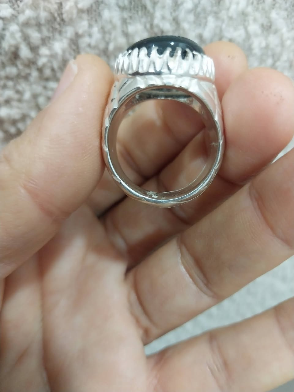 السلام عليكم خاتم عقيق مخطوط يارب الشاكرين وزنه ٢٢ غرام للاستفسار ***********واتساب
