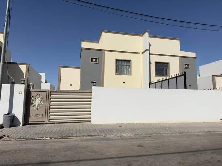 داريــن مــتــقــابـلـيـن 🏠🏠

✨ فرصة مميزة للبيع في مجمع الأميرات السكني الثاني

📍 دارين بمساحة 200متر
📍 المربع الثالث – موقع مميز  قرب الشارع العام

💰 لمعرفة السعر الدار الواحد 🏠

 📌[ اكتب تم في الخاص ] 

جـاهـزان لـلـسـكـن 

*********** واتساب

