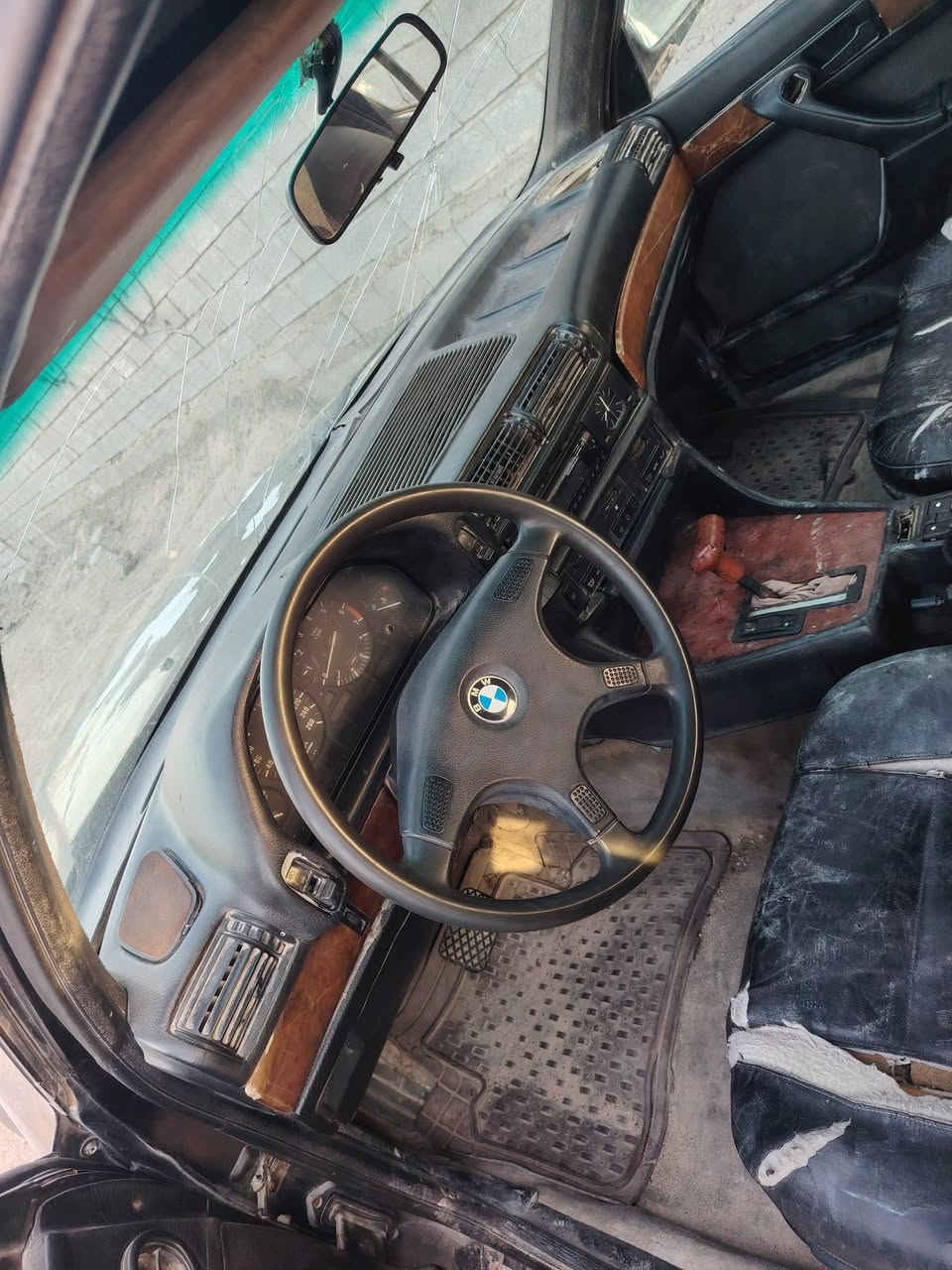 سلام عليكم بي ام 730 كير ومكينه مكفولات
تخم تاير باتري جديد حداديه نص عمر
سنوه صارله شهر من انتهت راعيه بواسط
رايده ب17 سياره موحوده بالبصره
***********
