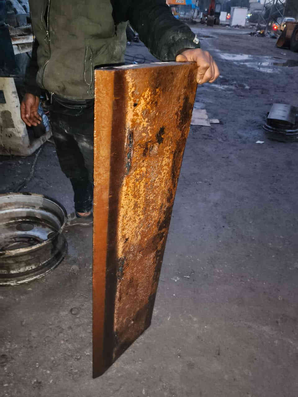 سجينة شفل
أربع قطع اصليه
مكان نجف 
***********
