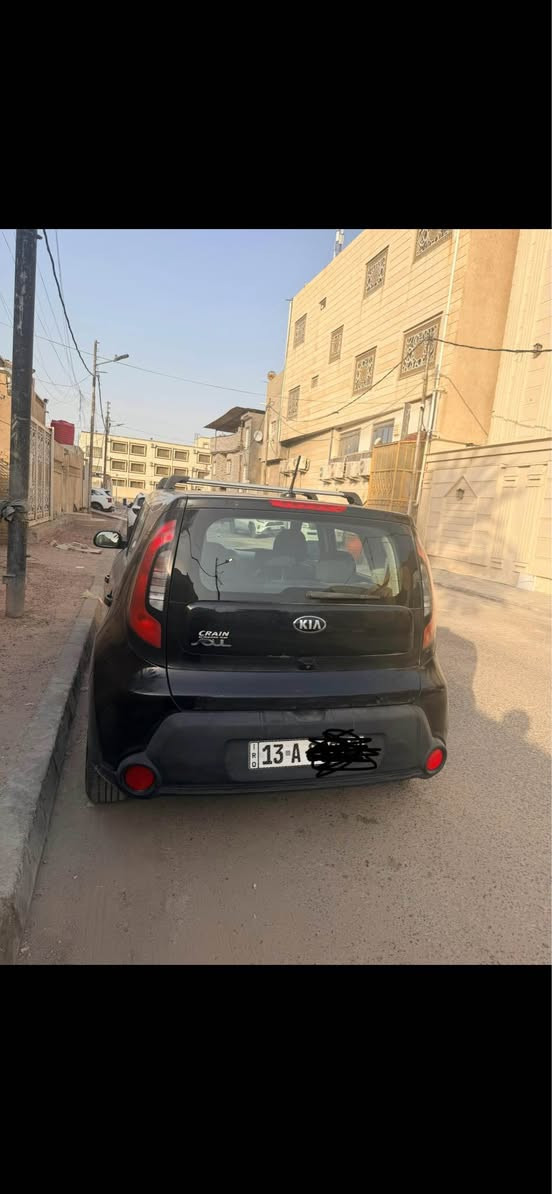 السلام عليكم 
كيا سول موديل ١٦ مكينة ١٦٠٠ GDI السيارة باسمي تحويل مباشر سنويتها ٢٨
السيارة باب السايق وخلف السايق بيهن معجون والجاملغ الايسر مصبوغ والبنيد مبدل 
السيارة مثل ما بالصور واضحة 
المكينة بيها خيط تبخير 
تحكم ستيرن و تبريد السيارة والكهربائيات والسماعات كله شغال رايدها ب ٩٦ ورقة 
للتواصل *********** البصرة, العراق
