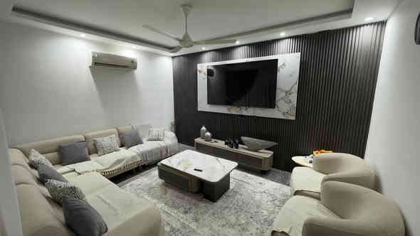 للبيع دار في حي التعاون 

المساحة 200 متر طابقين 

يحتوي على كراج وحديقة مع مطبخ حار وبارد مع صالة واستقبال 

عدد الغرف 4 

السعر 550 مليون قابل للتفاوض 

للاستفسار ***********
