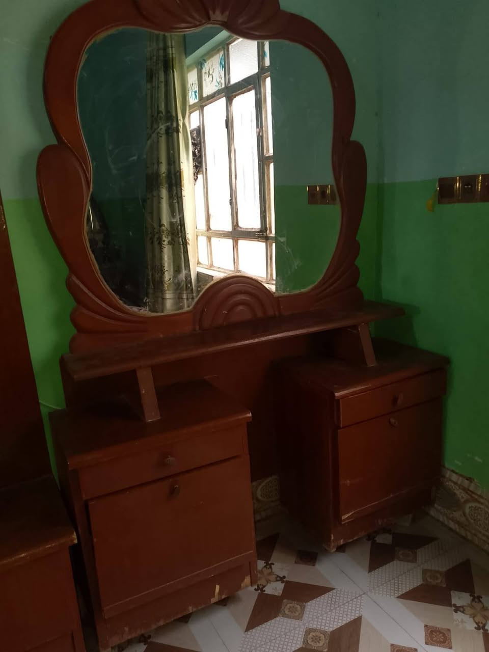 غرفه اخشاب للبيع صاج اصلي
السعر 250
***********
