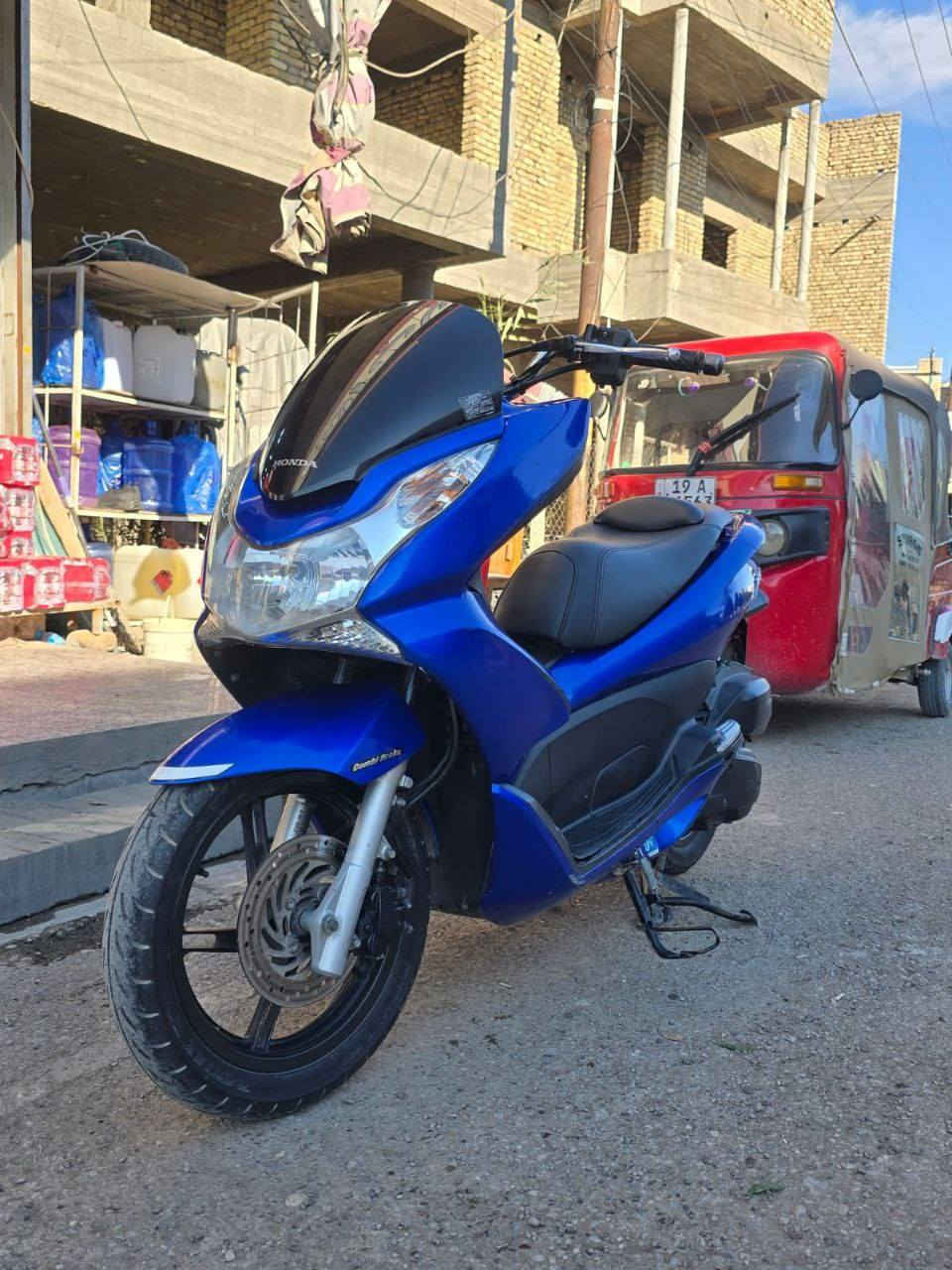 دراجه pcxللبيع دراجه بعده نظيفه شلعه تخبل حساس Aيشتغل  ماشيه 40  السعر 14بيه مجال الي مو شراي لايتصل  عنوان ديالئ بعقوبه الرقم ***********
