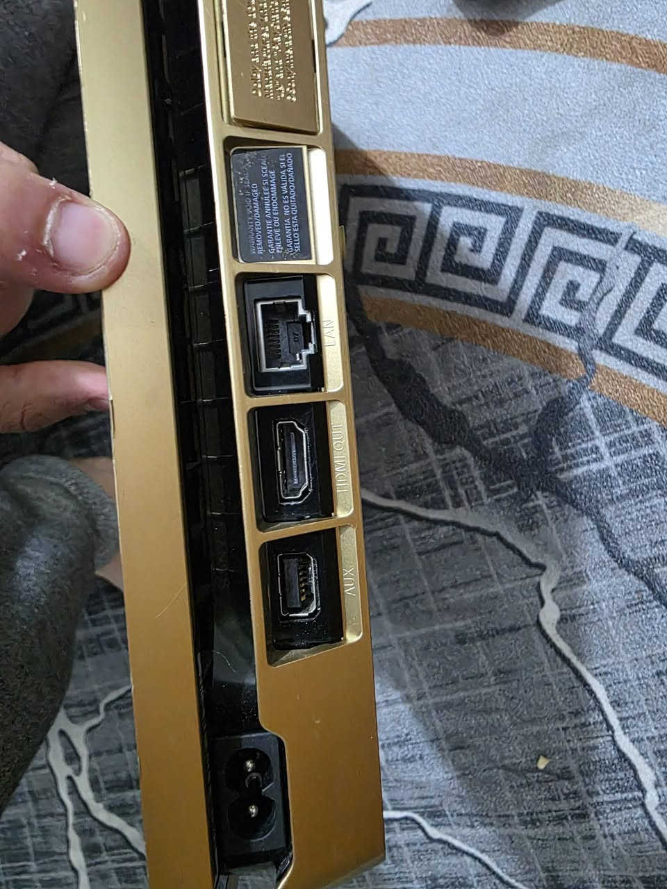 بلي 4 سلم النسخة الذهبية
جهاز نظافه 90 بالمية 
تهكيره القرص 12.52
يحتوي على العاب منها رزدنت ايفل 8 وريد ديد 2
و ذا ايفل ويثن 2 ودايز كون وديترويت وانشارتد 4 وبعد العاب
يجي ويا ركز يو بي اس 850 ما صارلي شهر من مشتري كارتونته بعدهي تلمع 
لتكلي شدعوه 280 لان اليوبي اس يجي ويا
العنوان النجف ماكو توصيل تفحص بيدك وتاخذ بس الشراي يراسل ما ينزل ربع من السعر


**إذا كنت صاحب هذا الإعلان وتريد حذفه لأي سبب، رجاءا أرسل رسالة إلى الدعم الفني**