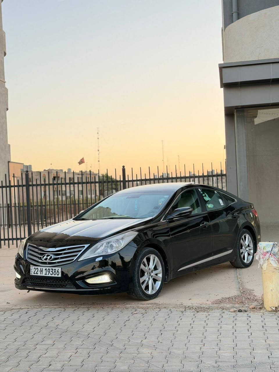 سلام عليكم
ازيرا ٢٠١١ خليجي ملكي محرك دوش 
باسم كردي شرط التحويل 
بيها صبغ جاملغ ونص باب خلفي بدون دواخل 
بانوراما 
بصمه
كشنات جلد وكهرباء. خزن ميموري  كشنات تدفئه تبريد مساج
سيدي جنجر ٦ اقراص 
حساس امامي خلفي 
اشاير بلمري ومري شفط ويل كب ١٨
لايت لد وعدسه بك لايت لد
عارضها 107 ومجال بسيط
مكاني بغداد الدوره 
***********
