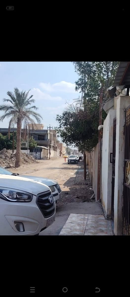 #بيت للبيع في بابل حي المعلمين مطل على ساحه مقابيل مول اهل الخير طهمازيه طابو صرف بسعر جيد
#مساحه البيت 200متر بناء حديث 
الواجهه 10متر...
نزال 20متر...
#البیت ركن على شارعين 15متر والفرعي10متر 
#الموقع قرب ملعب علي ناصر في حي المعلمين قريب جدا من شارع الطهمازيه الرئيسي....
البيت بناء حديث درجه اولى..
عرض الشارع 15متر ..
#يتكون البيت من طابق واحد فقط..
( كراج . طارمه. استقبال. مطبخ. صاله. صحيات داخليه وخارجيه. غرفتين نوم. درجه . بيتونه.)....
#بناء 2015
#خدمات كامله ماء وكهرباء ومجاري باقي بس تبليط ومشمول بتبليط بس يكملون الأكرمين يدخلون ع المعلمين..
⬇️⬇️⬇️⬇️⬇️⬇️⬇️
#البيت بناءه جدا نظيف ودرجه اولى موقعه ممتاز مطل على ساحه مستقبلا متنزه تصير...
#سعر البيت جيد مقارنه بموقعه 🔥 
للاستفسار اكثر الاتصال على الرقم ⬇️***********.....➡️➡️➡️⬇️
 .........
