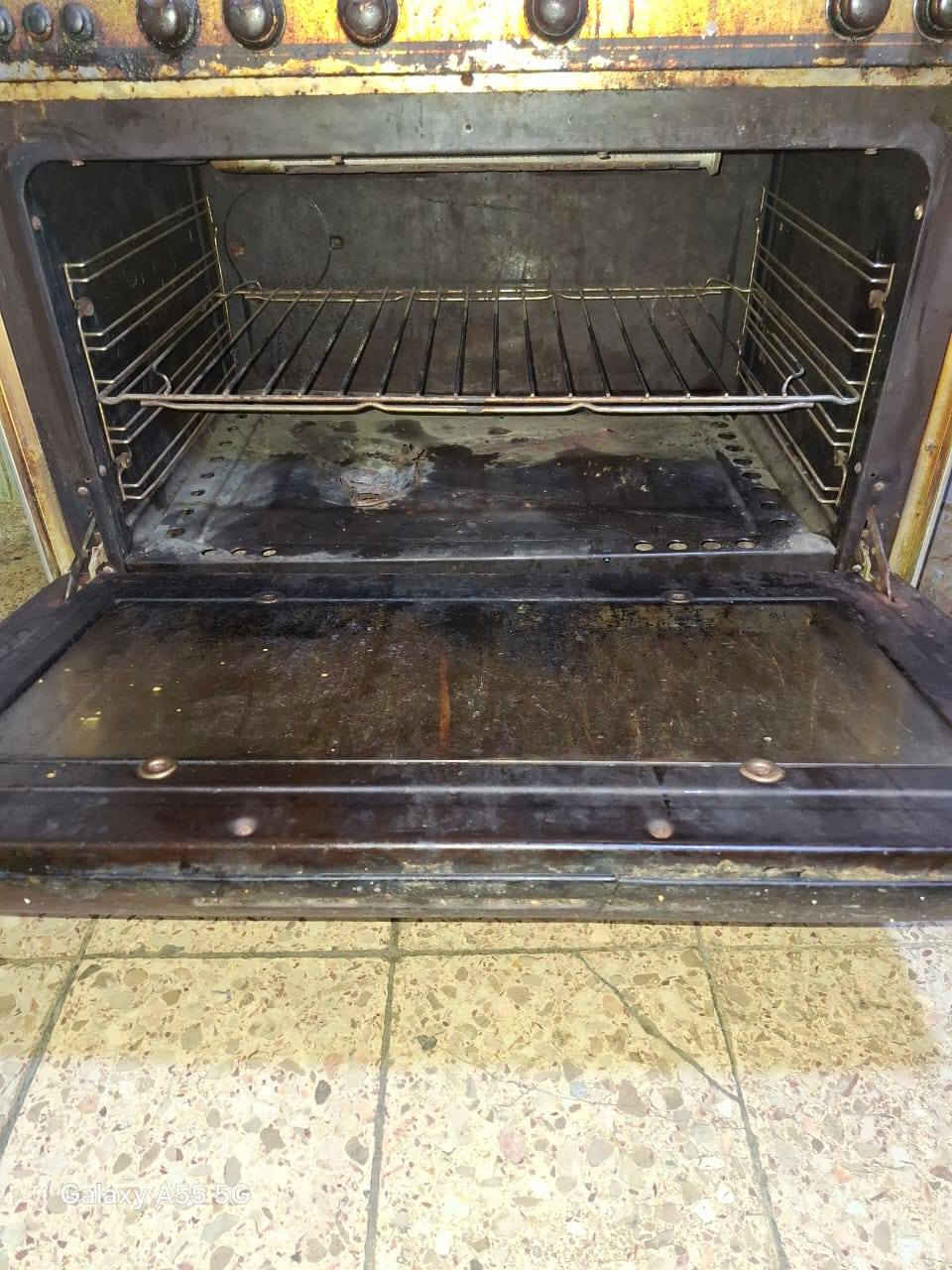 السلام عليكم 
عندي طباخ كريازي الوجبة الاولى للبيع نضافته وسط كما في الصور الطباخ شغال بس الفرن يحتاج الى صيانة وتنظيف عموما وغراضه كاملة سعر ب ٢٢٥ الف بي مجال لشراي الجاد و كذلك اراوس مع طباخ نفس الشكل مع تلاتفاق على الفرق - *********** ابو عبدالله - بغداد - الصليخ ...مع الشكر للجميع .
