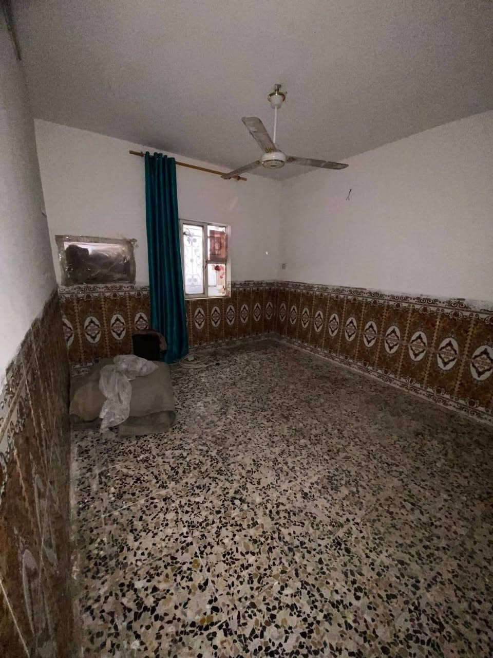 سلام عليكم
دار للبيع المساحه 80 متر (طابو ملك صرف سكني ✅)

طابق واحد مدخلين 

يحتوي على 

استقبال ومطبخ

وغرفة نوم 

مع صحيات داخليه وخارجيه 

الموقع بغداد الانتصار مقابيل مستشفى حماد شهاب طريق الشعب الحسينية 

معلومات اكثر ***********
