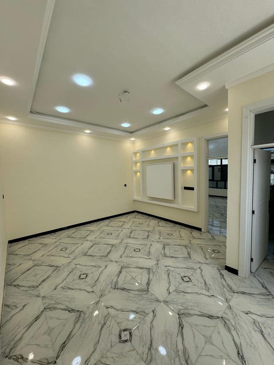 ✅دار سعر جدآ مناسب.
✅🔰دار للبيع 🏡بمساحه 150م طابو صرف زراعي ✅🔰 
العنوان 🏡 ( ديالى/بعقوبة/تقاطع القدس/دور الزراعه الثانية 
🔰✅ التفاصيل.  الطابق الاول /كراج سياره/ صحيات خارجية شرقي /استقبال /مطبخ  /صالة /غرفة نوم عدد 1/ حمام وصحيات غربي مشترك / منور .
الطابق الثاني/حمام وصحيات غربي مشترك / غرفة نوم عدد 2 / صالة و سطحين .😍⁦☝️⁩
للاستفسار الاتصال على  *********** ) 🔰دار للبيع 🏡بمساحه 150م طابو صرف زراعي ✅🔰 
العنوان 🏡 ( ديالى/بعقوبة/تقاطع القدس/دور الزراعه الثانية 
🔰✅ التفاصيل. تبليط بجديد الطابق الاول /كراج سياره/ صحيات خارجية شرقي /استقبال /مطبخ  /صالة /غرفة نوم عدد 1/ حمام وصحيات غربي مشترك / منور .
الطابق الثاني/حمام وصحيات غربي مشترك / غرفة نوم عدد 2 / صالة و سطحين .😍⁦☝️⁩
للاستفسار الاتصال على  *********** )
