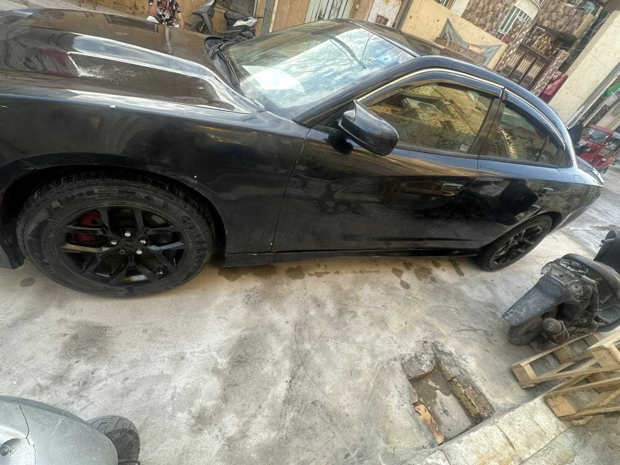 سلام عليكم 
دوج جارجر 2015 بوليسي
صبغ ٤قطع
شاشه كبيره غرفه جلد كاميرا حساس
كير مكينه تمام 
بيع او مراوس مو مشكله 
***********
