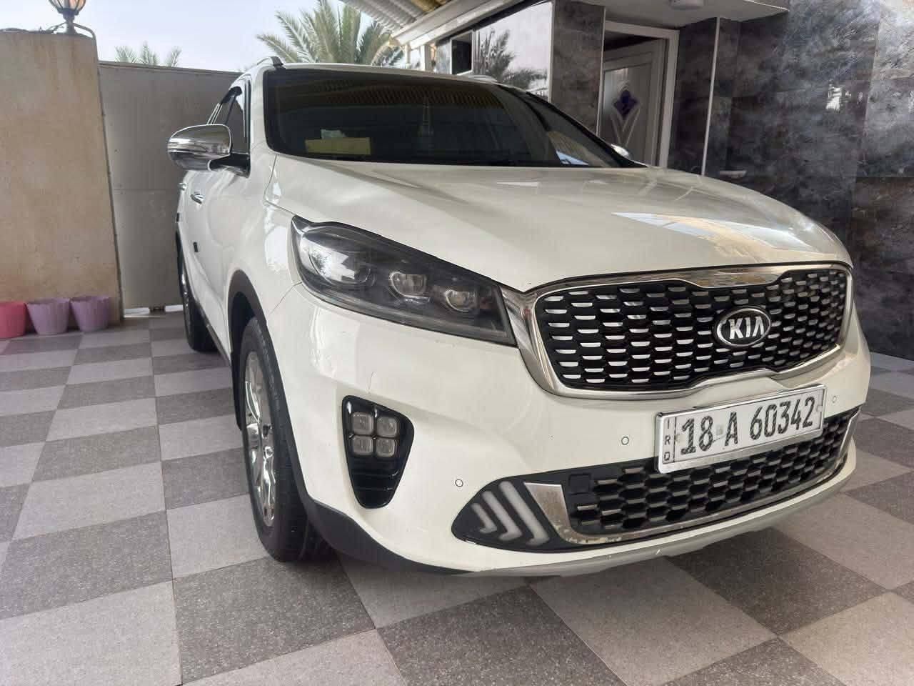 سلام عليكم سورنتو موديل ٢٠٢٠ ماشيه ١٠٠فقط 
مكينه ٣٥٠٠ بيها اربع اصابع بارد بل بنيد فقط مراوس بسورنتو ٢٣ او ٢٤ انطي فرق استفسار على هذا الرقم ***********
