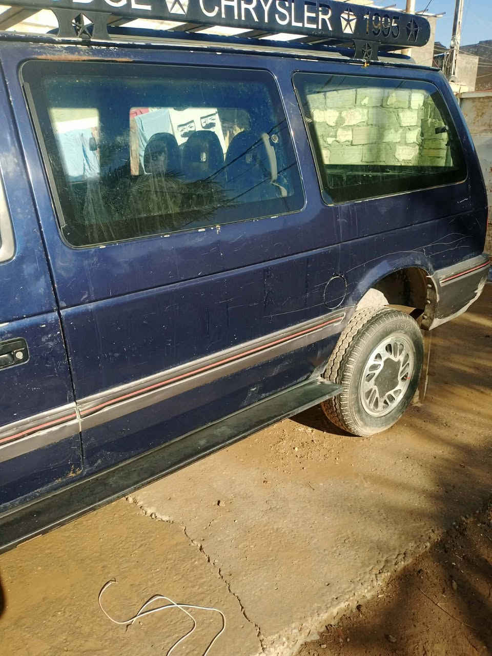 السلام عليكم دوج للبيع موديل 95 رقم الانبار مشروع وطني نقصها بس كشن خلفي النظافه مثل م اشوف بعينك كدامك متواجد على الفيس وعلى خط هاتف ***********
