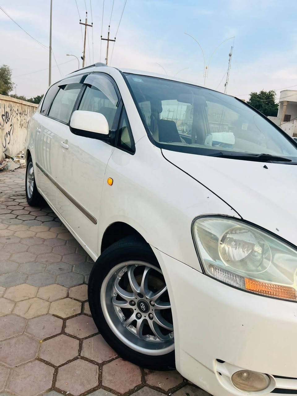ابصم ٢٠٠٢ سياره جاهزه من كلشي بيه بس صبغ بكانات مكينه كير تبريد رقم نكليزي بسمي سياره جاهزه بل بصره سعر 110 ***********
