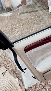 تـیتا کراون مەلیکە مۆدێل 2003
دیــفۆڕی بچــوک 
2دووگمەی پــەردە 
داشــبوڵ نەجەف 
دواکریستاڵ. 
پێــش عادی 
ڕەنگی مـــۆزی 
بێــچاڵو شوخت 
 سەخفی زۆرجوان 
  سعـر 36گەڵاو کەمێک مەجەل 
شوێن سلێمانی 
***********  WhatsApp. Vibar
