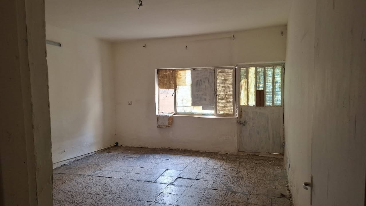 السلام عليكم يوجددارليجارالمساحه ١٠٠طابق واحدستقبال ومطبخ وغرفه يجاره ٣٥٠مابي مجال مكتب الغديرالبياع الشرطه الخامسه قرب جامع الكبيسي ***********
