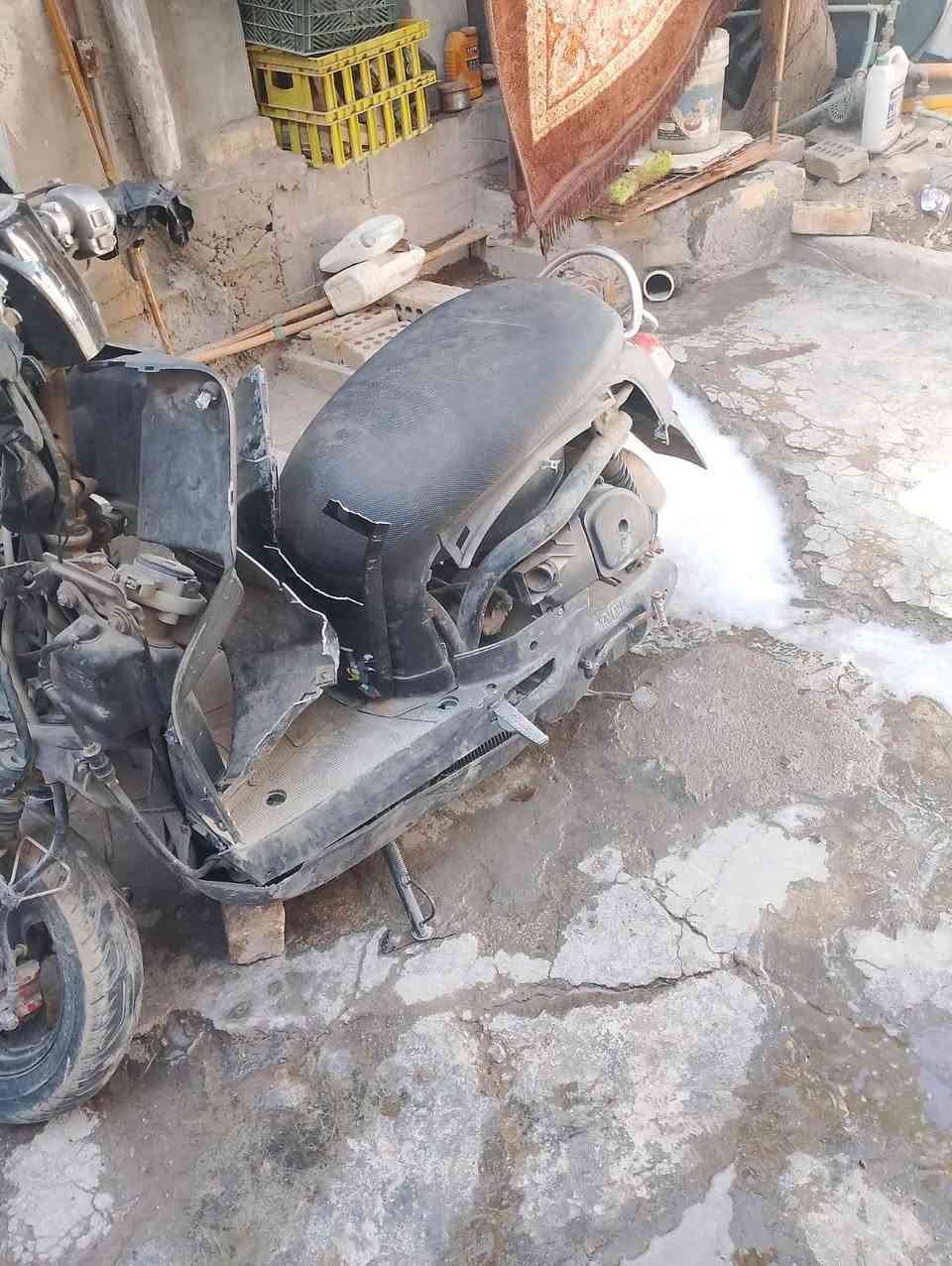 سلام عليكم دراجه بوليس للبيع بيهه حادث المحرك جديد السعر 250 وبيهه مجال ***********
