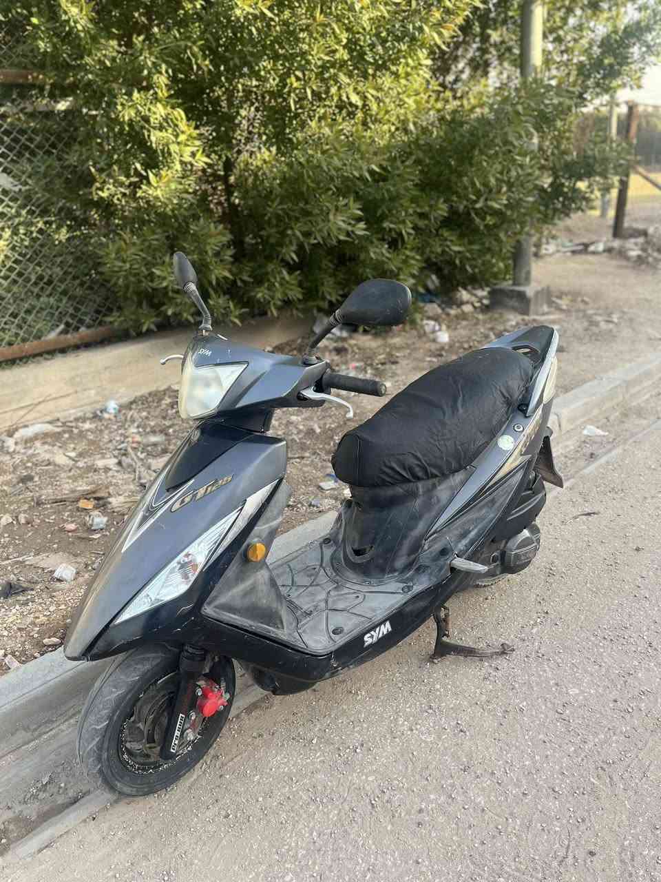 السلام عليكم دراجة للبيع SYM 125gt
الكهربائيات كلها شغاله 💯
شرط تشتغل نكرة سلف
السرعة مقفولة من العقل 65 كم (مو عطل)
مكاني حي ميسان السعر   300 الف
رقم ***********
