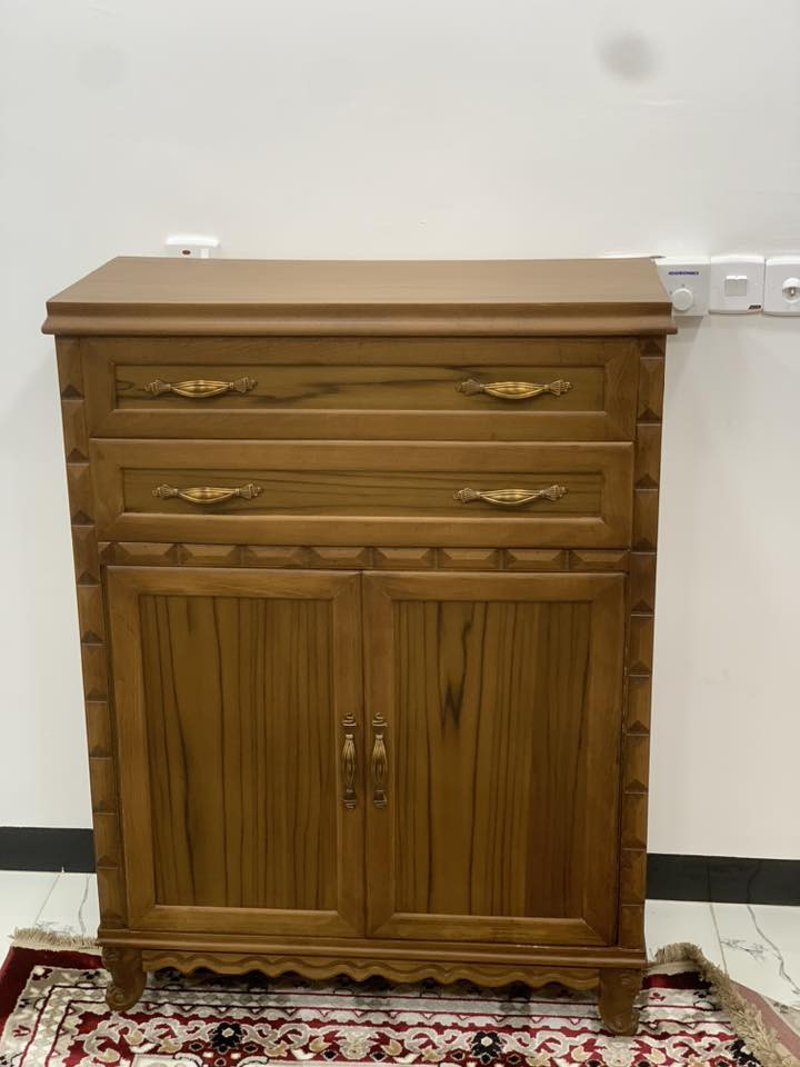 السلام عليكم 
اخوان غرفه نوم صاج خشب ثقيل مشتغلها تفصال درجة اولى مصارلها عندي تقريباً شهر و نص بس صارت عندي شيله تحويلة ب شقة صغير والغرفة كبيرة 
للاستفسار اتصل : ***********
