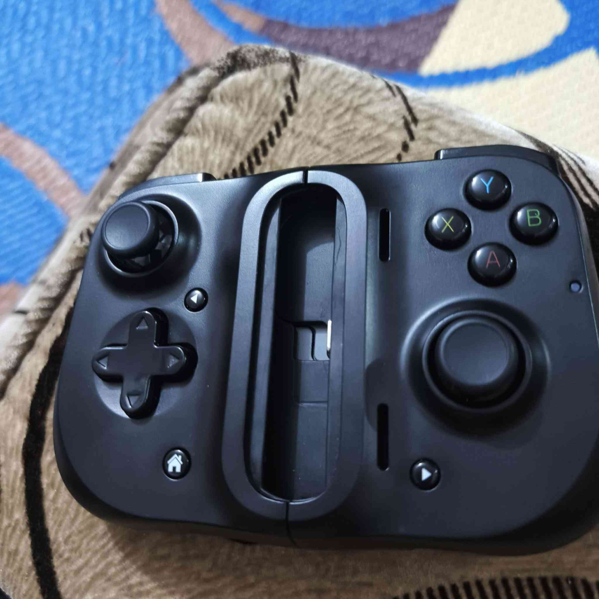 السلام عليكم ورحمة الله وبركاتة 
اخواني الاعزاء 
razer kishi v1 for phones للبيع
تدعم التايب سي يعني انسه شي اسمه لاك تشتغل على كل موبايلات الاندرويد طالما يدعم type c 
السعر 65 الف و بيه مجال 
رقم الهاتف *********** 
العنوان النجف الاشرف حي المكرمة شارع المزرعة
